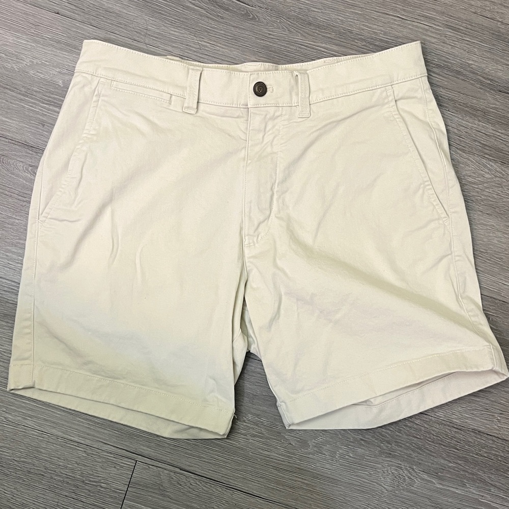 Duck Head Men's Off-White Flat Front Chino Shorts